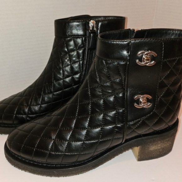 CHANEL Black Quilted Leather Ankle Booties With Iconic CC Turnlock. - Picture 15 of 15
